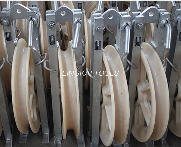 Galvanized Steel Frame Overhead Line Construction Tools Nylon Pulleys 660 * 100mm